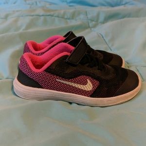 Toddler girl nike sneakers